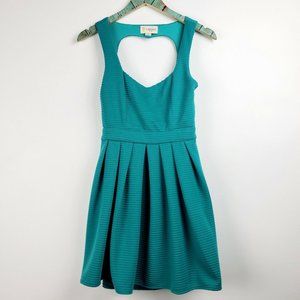 L'ATISTE by Amy Emerald Green Heart Cut Out Back Lined Dress Size Medium EUC